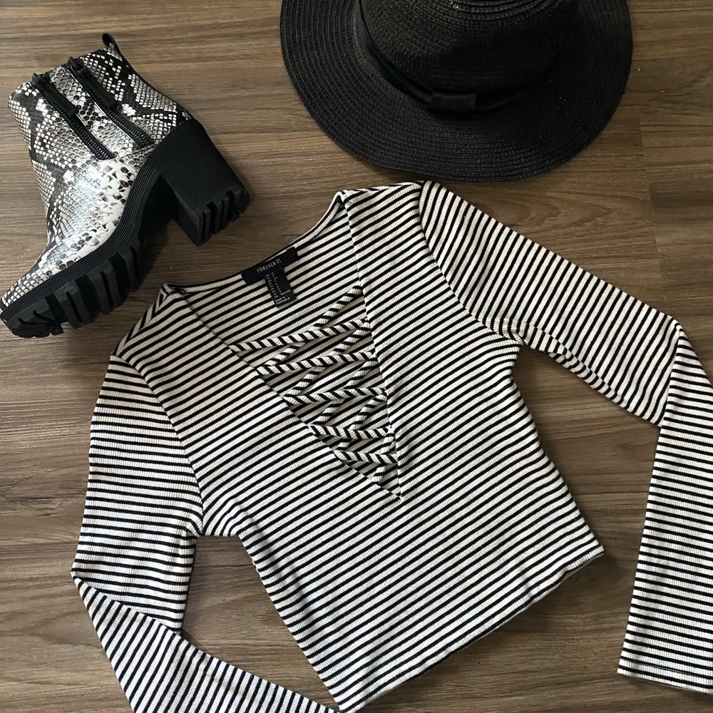 Crisscross front long sleeve shirt!